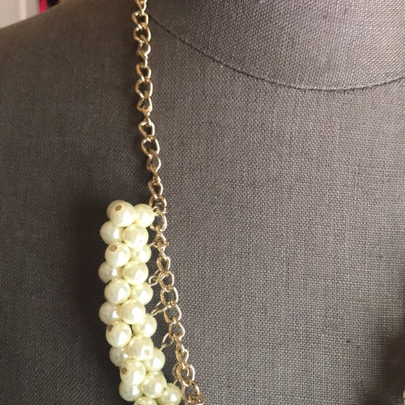 Francesca's Pearl Statement Necklace - Picture 5 of 7
